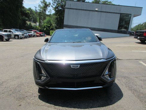 Used 2023 Cadillac Lyriq 2WD image 2