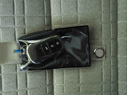 Used 2023 Honda HR-V LX image 42