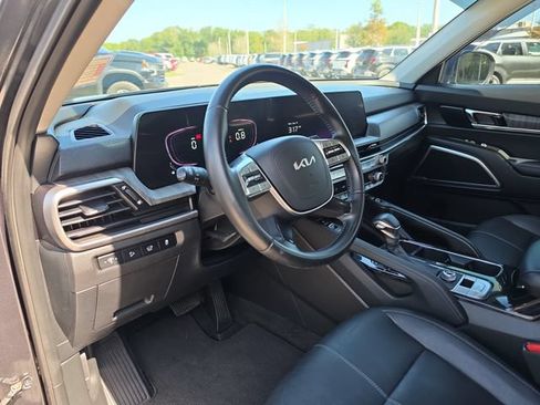 Certified 2024 Kia Telluride EX w/ EX Captain's Chair Package FWD image 15