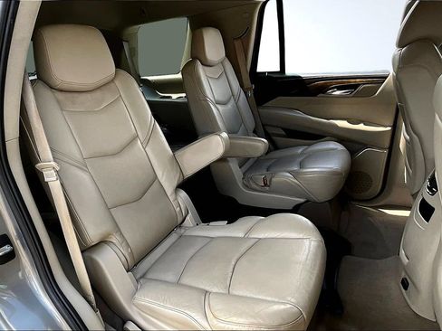 Used 2018 Cadillac Escalade 2WD image 27