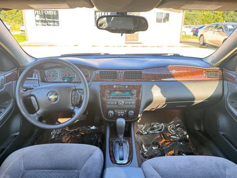 Used 2016 Chevrolet Impala LT FWD image 2