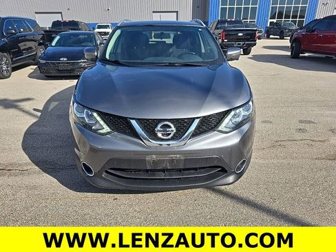 Used 2017 Nissan Rogue Sport SV w/ SV Premium Package image 2