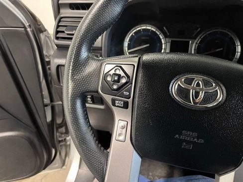 Used 2018 Toyota 4Runner SR5 Premium image 25