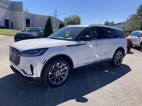 New 2026 Lincoln Aviator 2WD w/ Jet Appearance Package image 9