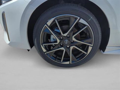 New 2025 Nissan Sentra SR image 17