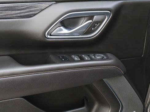 Used 2023 GMC Yukon XL SLT image 17