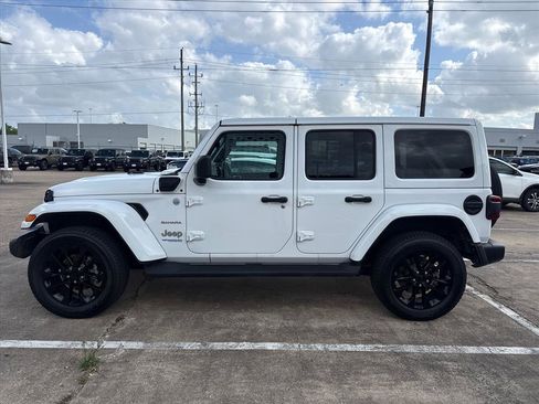 Used 2022 Jeep Wrangler Unlimited Sahara image 5
