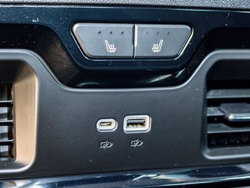 Used 2022 Chevrolet Silverado 1500 ZR2 w/ Technology Package image 19