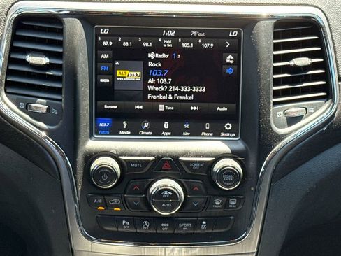 Used 2018 Jeep Grand Cherokee Laredo image 11