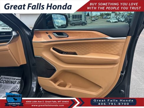 Used 2022 Jeep Grand Cherokee Summit AWD/4WD image 31