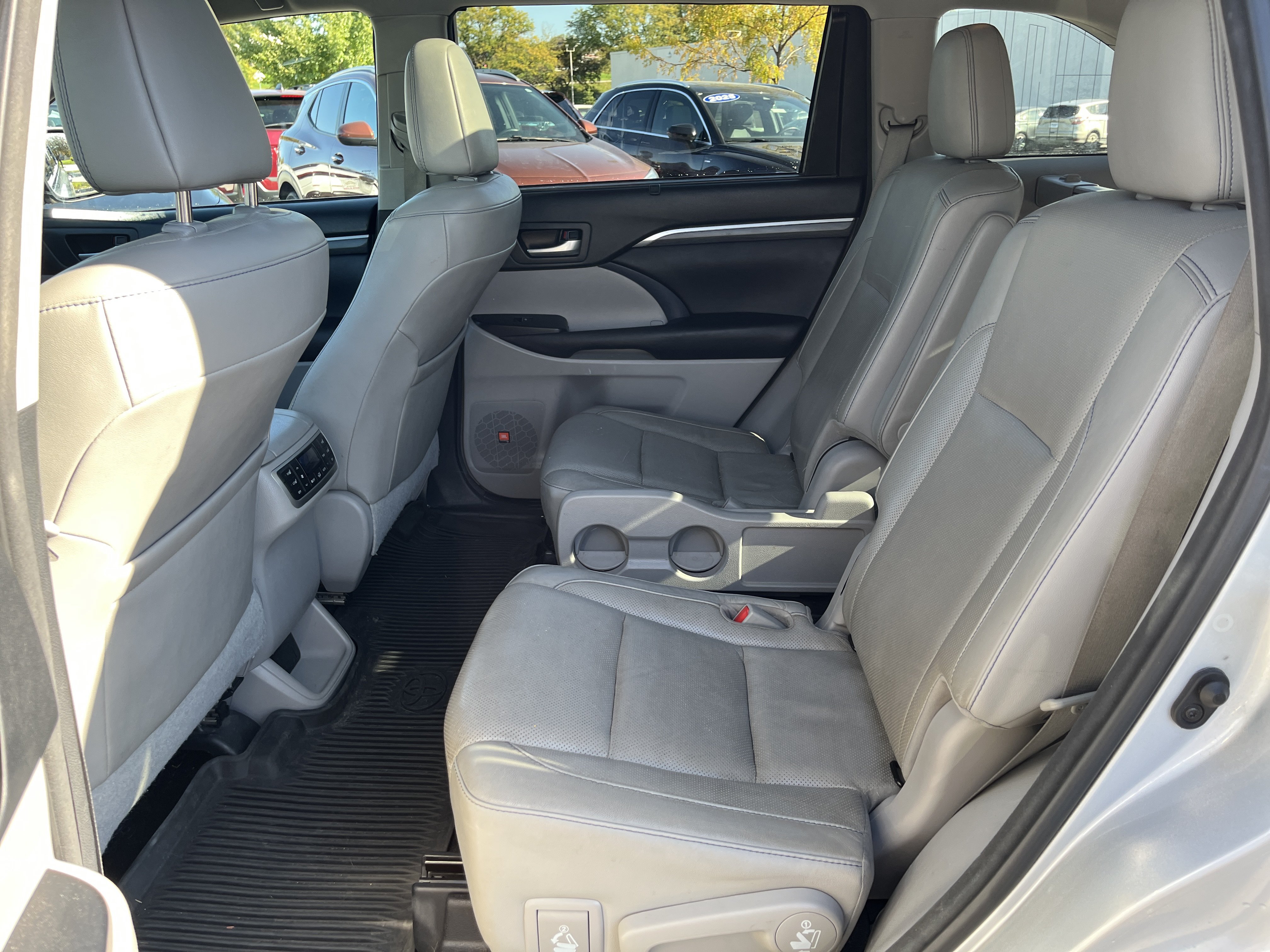 Used 2017 Toyota Highlander Limited Platinum AWD/4WD image 14