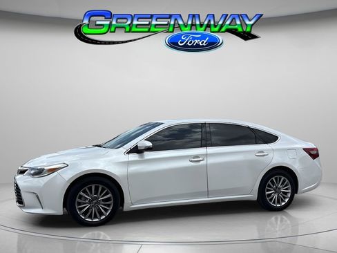 Used 2018 Toyota Avalon Limited FWD image 1