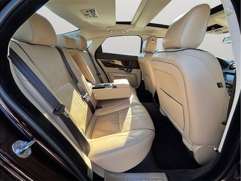 Used 2016 Jaguar XJ R-Sport image 45