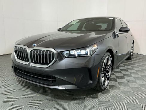 Certified 2025 BMW 530i w/ Premium Package RWD image 2