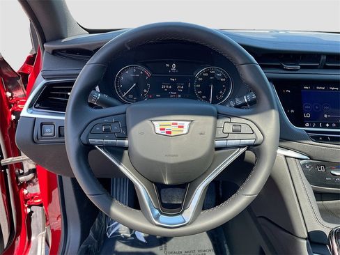 New 2025 Cadillac XT6 Luxury image 11