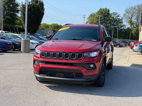 Used 2025 Jeep Compass Latitude w/ Altitude Special Edition AWD/4WD image 3