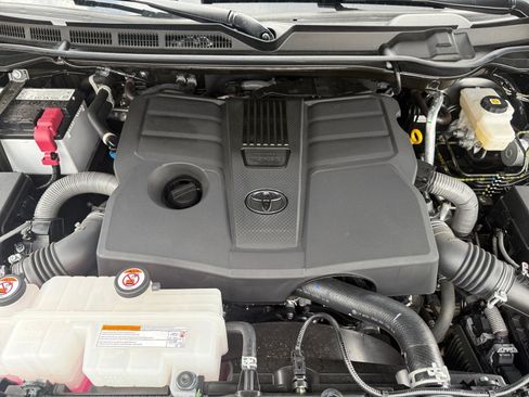 Used 2025 Toyota Tundra Limited AWD/4WD image 22
