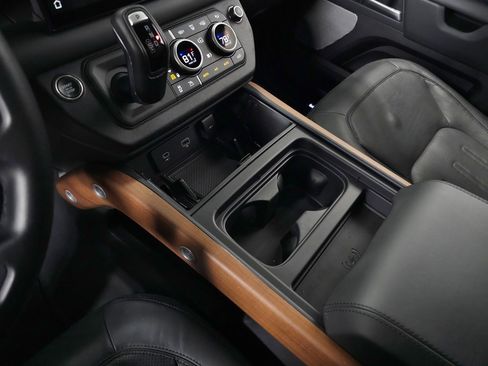 Used 2024 Land Rover Defender 130 X image 40