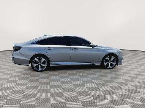Used 2018 Honda Accord Touring image 9