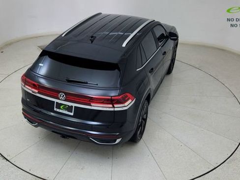 Used 2024 Volkswagen Atlas Cross Sport SE w/ Black Wheel Package FWD image 77