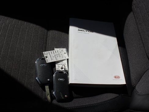 Used 2021 Kia Seltos S AWD/4WD image 13