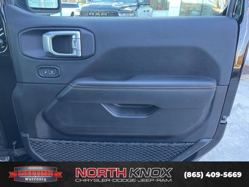 Used 2024 Jeep Wrangler Unlimited Sahara w/ Safety Group AWD/4WD image 27
