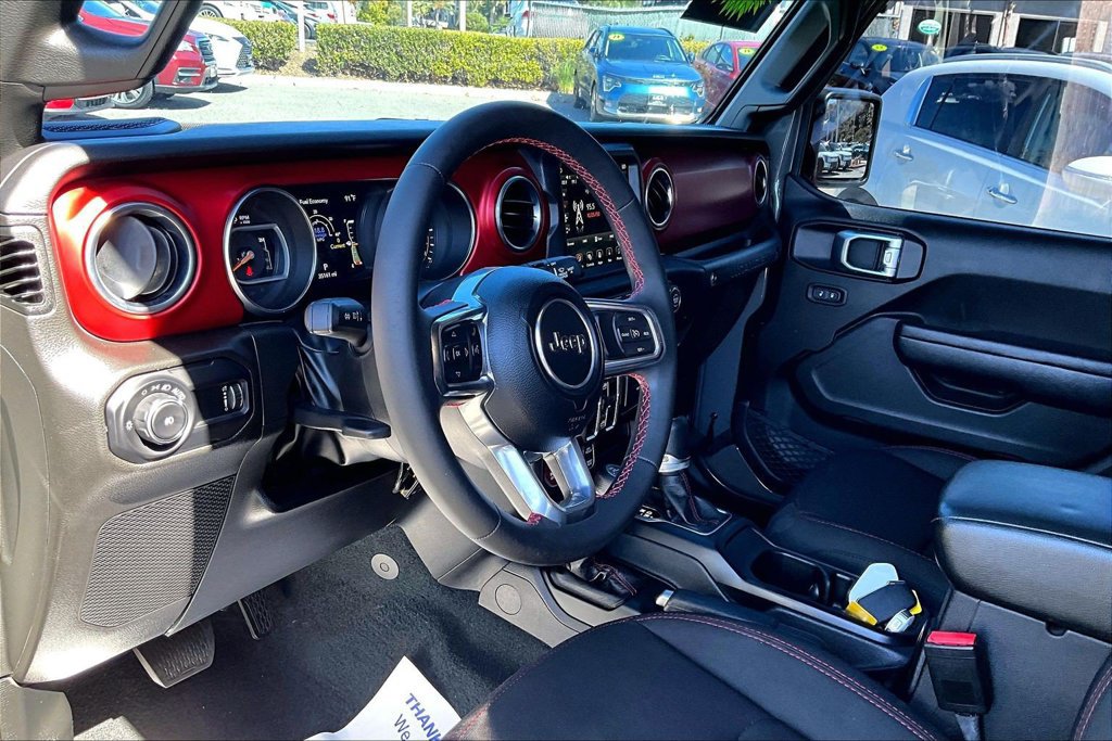 Used 2023 Jeep Wrangler Unlimited Rubicon AWD/4WD image 9