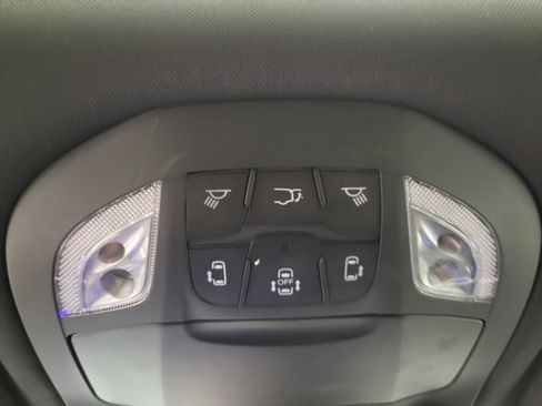 Used 2024 Chrysler Pacifica Touring-L w/ S Appearance Package image 13