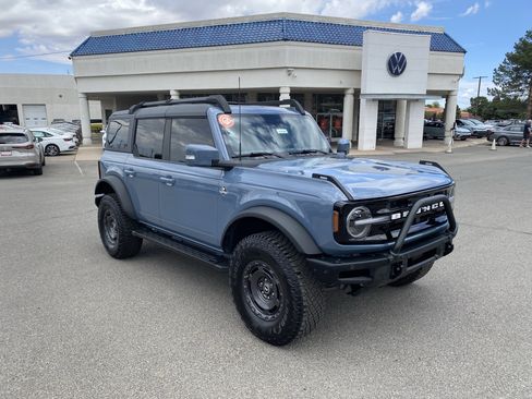 Used 2024 Ford Bronco Outer Banks AWD/4WD image 2