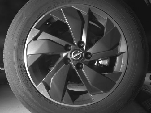 Used 2025 Nissan Rogue SV FWD image 13