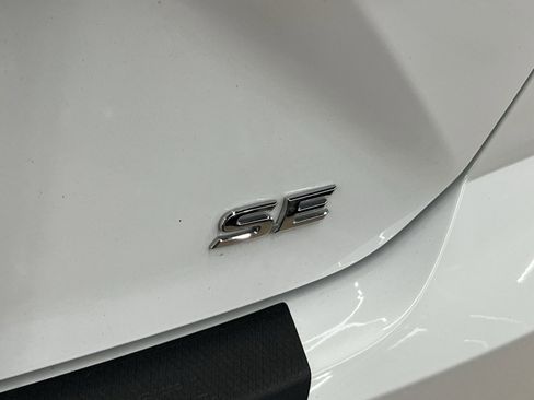 Used 2025 Toyota Camry SE w/ Convenience Package image 25