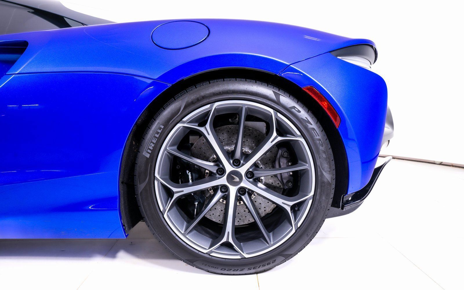 Used 2025 McLaren Artura Spider RWD image 15