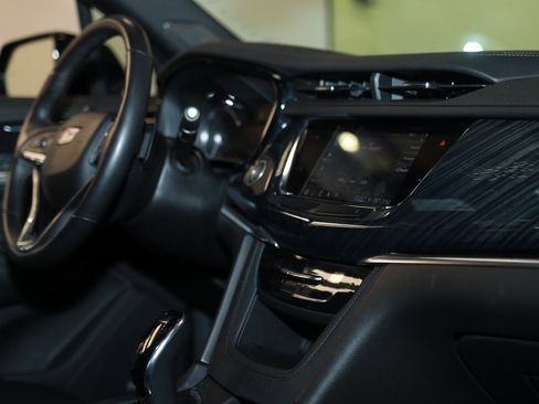 Used 2024 Cadillac XT6 Premium Luxury image 17