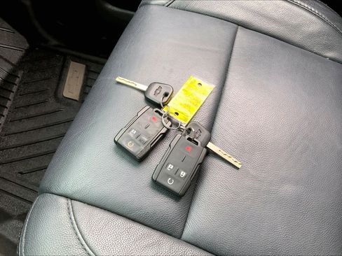 Used 2018 Chevrolet Silverado 1500 LT w/ Texas Edition image 15