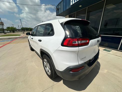 Used 2016 Jeep Cherokee Sport AWD/4WD image 3