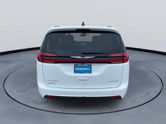 Used 2026 Chrysler Pacifica Limited FWD image 5