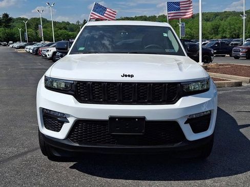 Used 2023 Jeep Grand Cherokee Limited w/ Black Appearance Package AWD/4WD image 2