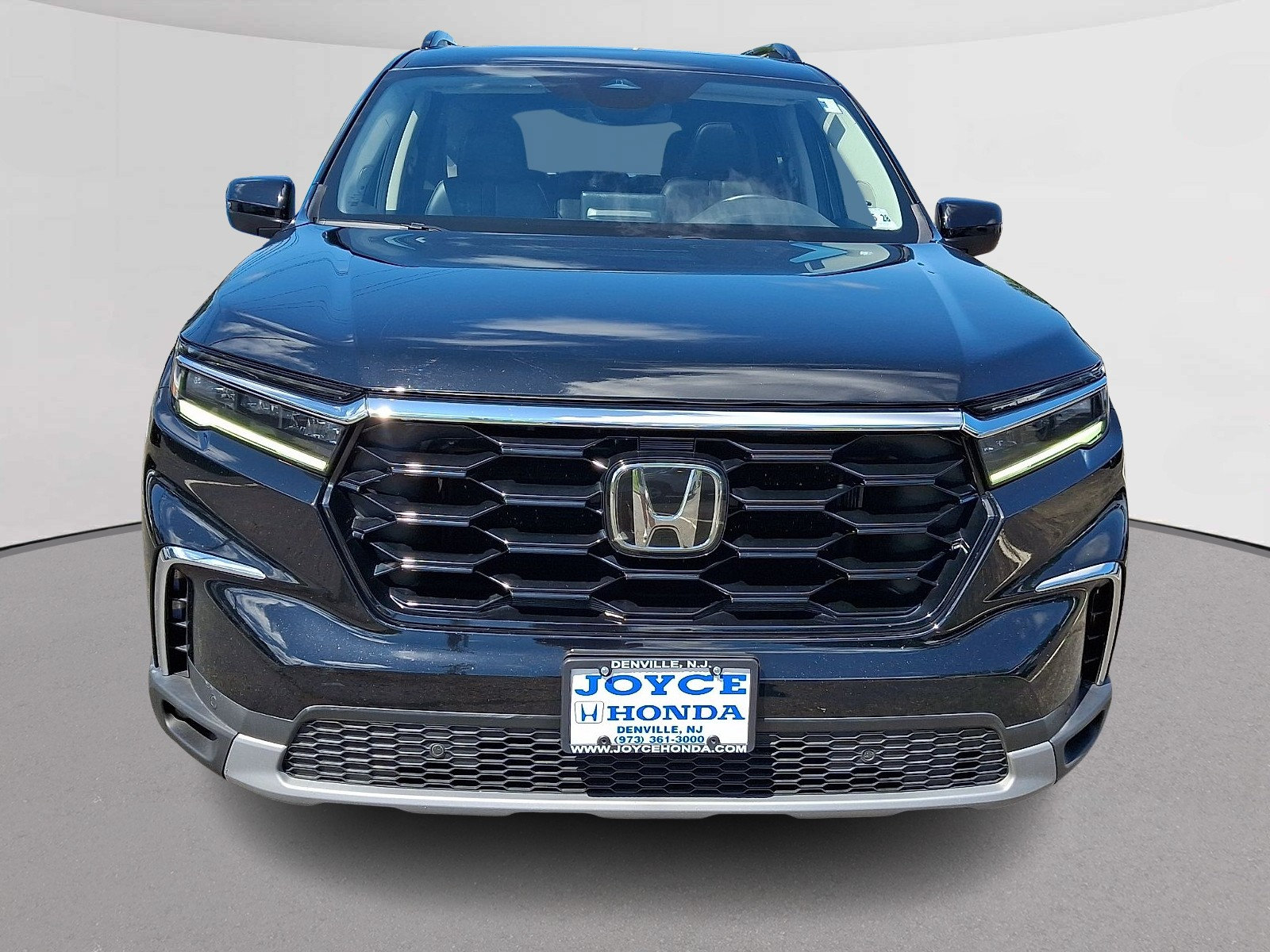 Used 2023 Honda Pilot Touring image 3