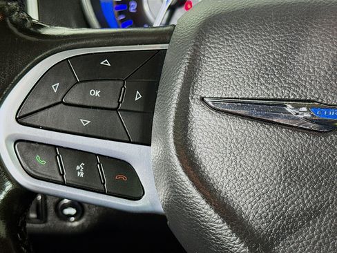 Used 2020 Chrysler 300 Touring RWD image 13