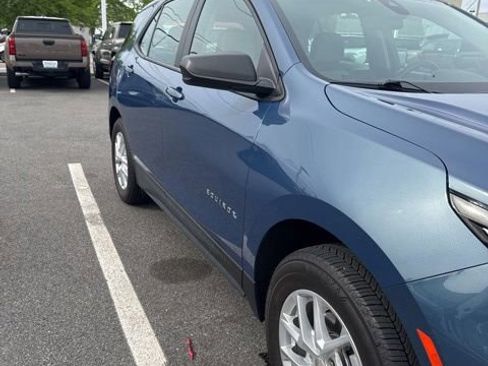 Used 2024 Chevrolet Equinox LS w/ Driver Confidence II Package AWD/4WD image 1