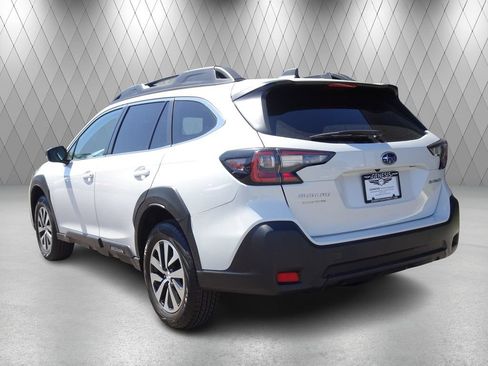 Used 2024 Subaru Outback AWD/4WD image 3