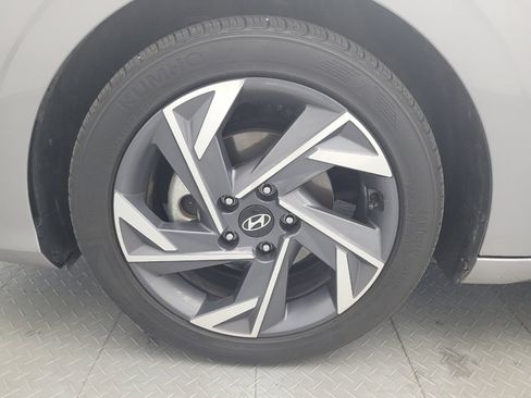 Used 2025 Hyundai Elantra Sport FWD image 31