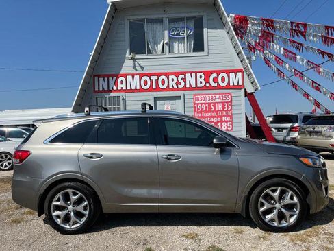 Used 2017 Kia Sorento SX image 9