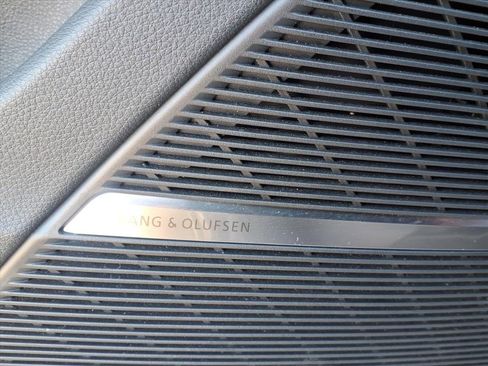 Used 2019 Audi Q8 Prestige w/ Luxury Package image 24