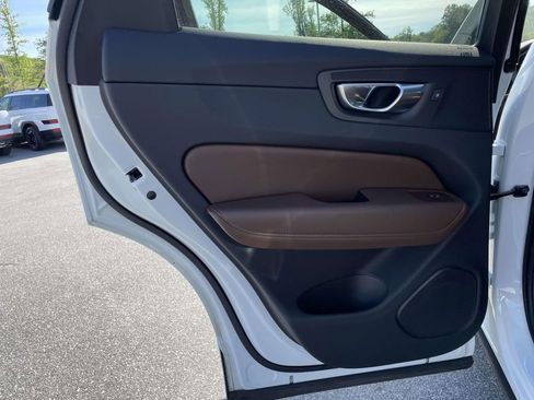 Used 2023 Volvo XC60 B5 Plus w/ Climate Package AWD/4WD image 2