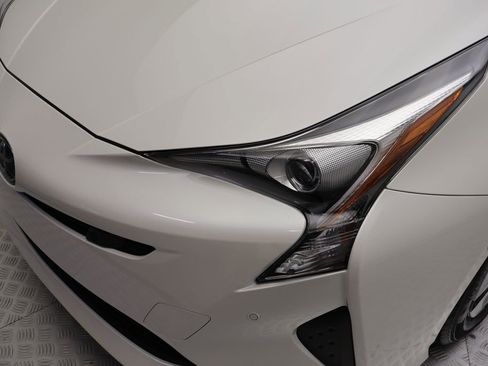 Used 2018 Toyota Prius Four FWD image 3