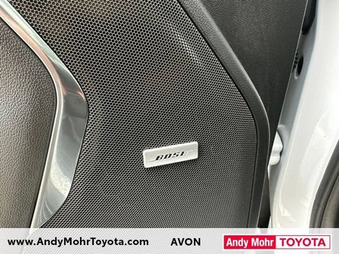 Used 2023 GMC Yukon SLT AWD/4WD image 13