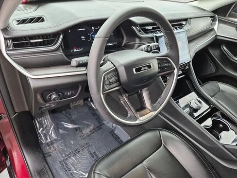 Used 2023 Jeep Grand Cherokee Limited AWD/4WD image 16
