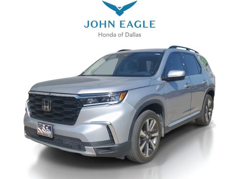 Used 2024 Honda Pilot Touring image 1