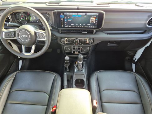 Used 2024 Jeep Wrangler Unlimited Sahara AWD/4WD image 27